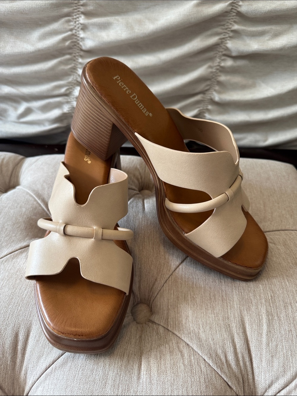 Pierre Dumas Beige Double-Strap Block Heel - new in box size 10